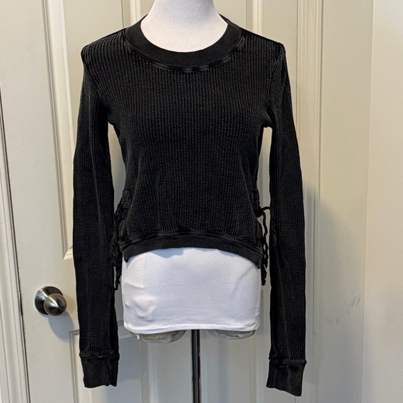 Free People Charcoal Ribbed Crop Top - Picture 2 of 11